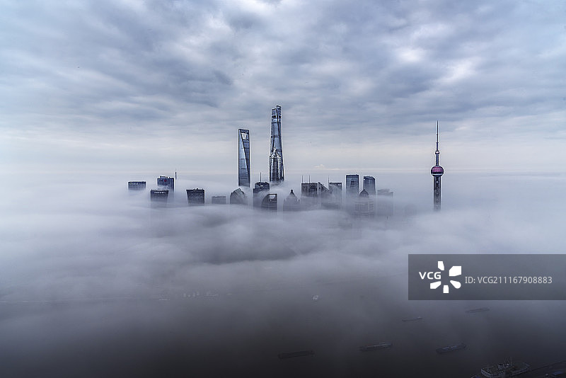 云中城市上海图片素材