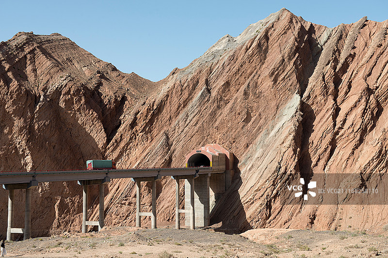 新疆库车公路隧道图片素材