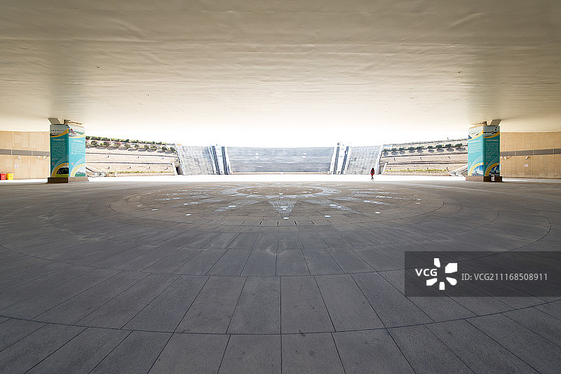 巨大的下沉式广场图片素材