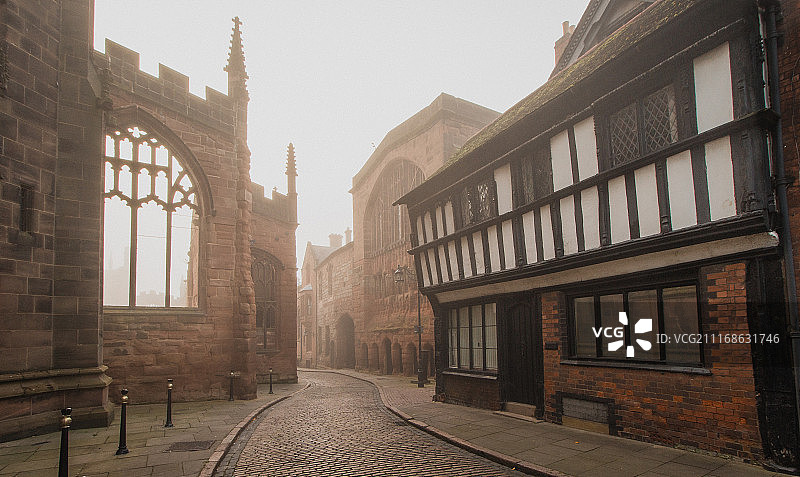 雾中的贝利巷图片素材