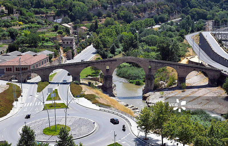位于曼雷萨巴塞的罗马古桥图片素材