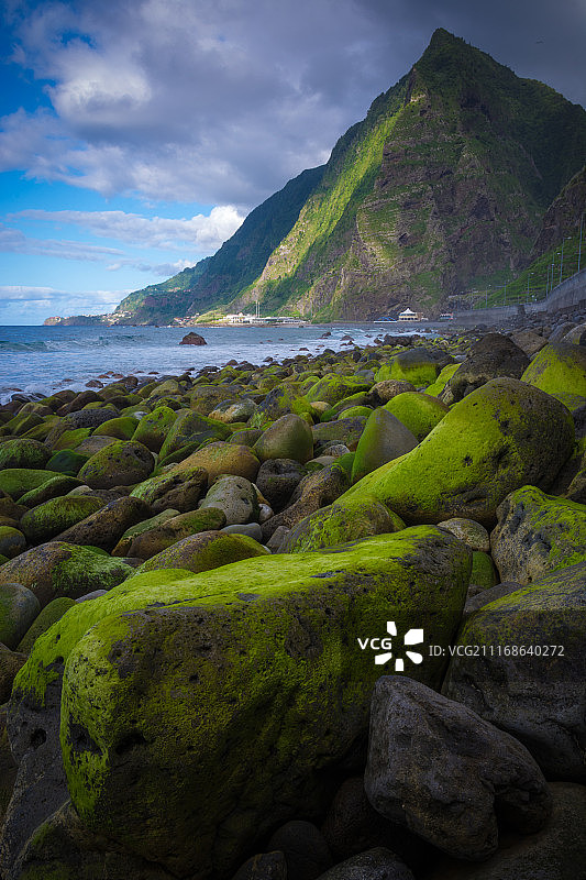 绿色岩石图片素材