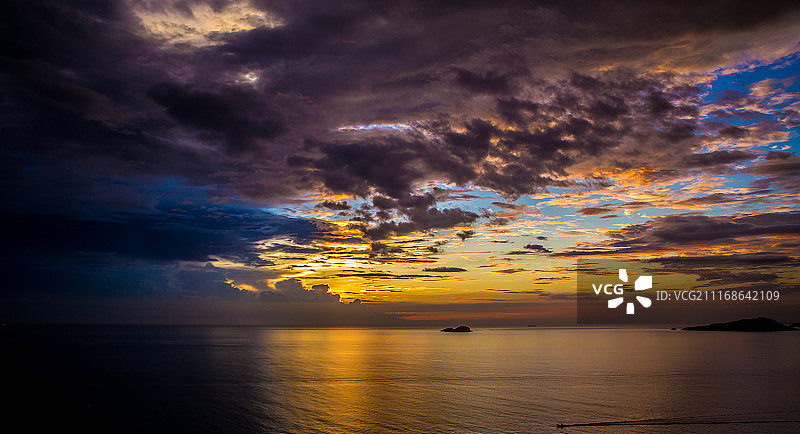 屏住呼吸图片素材