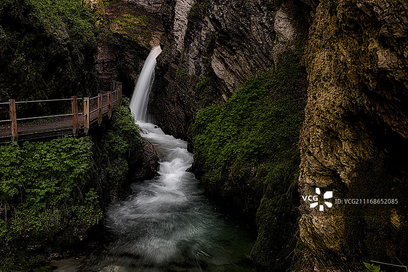 壮观的瀑布图片素材
