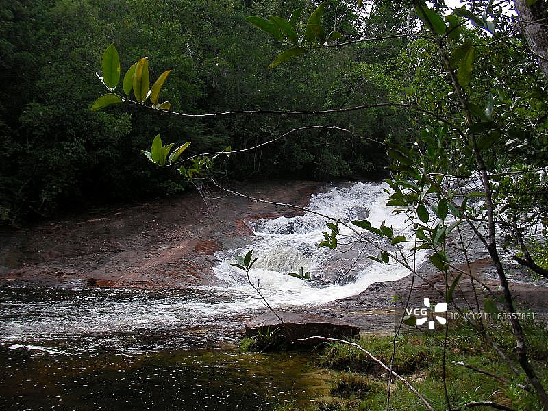 法属圭亚那雨林瀑布图片素材