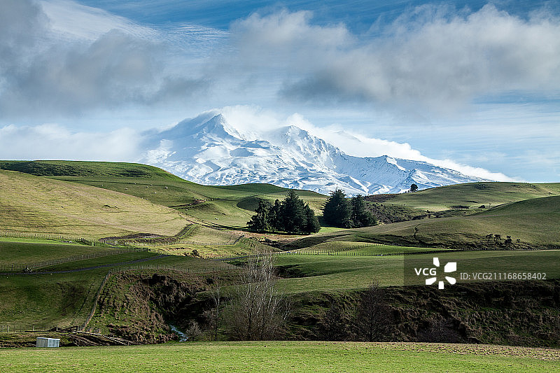 鲁阿佩胡火山上的云层图片素材