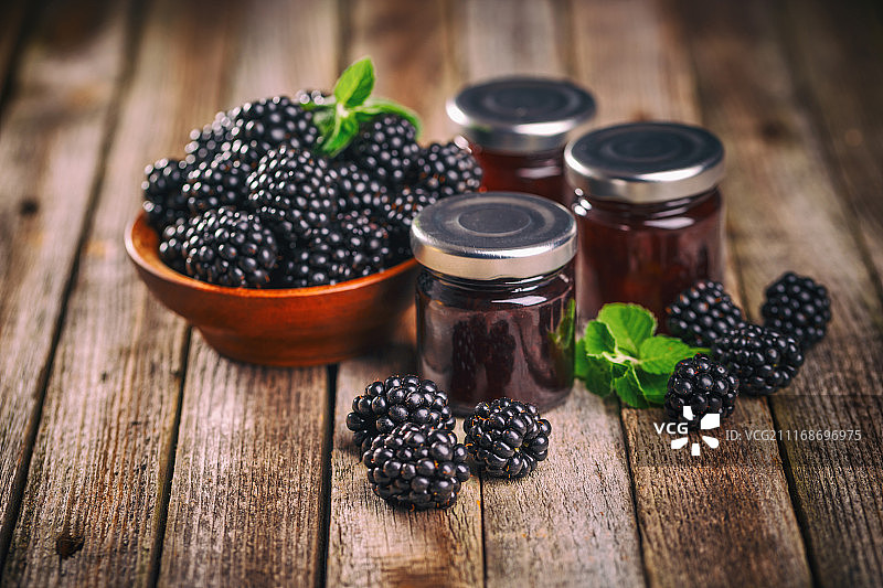 美味的黑莓果酱图片素材