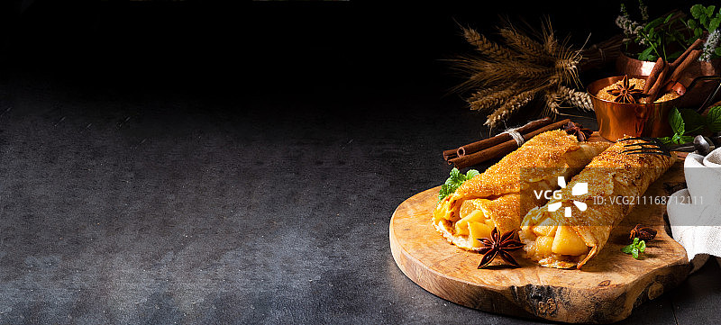 美味秋季苹果肉桂煎饼图片素材