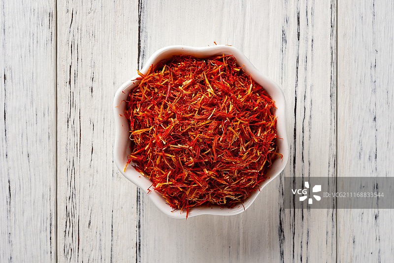 影棚拍摄中药红花垂直角度特写图片素材