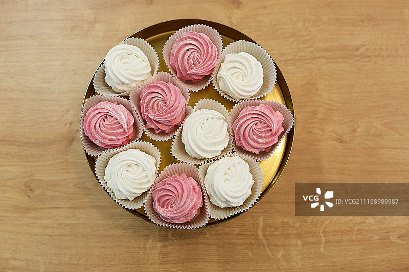 食物、糖果概念：蛋白软糖或奶油蛋糕图片素材