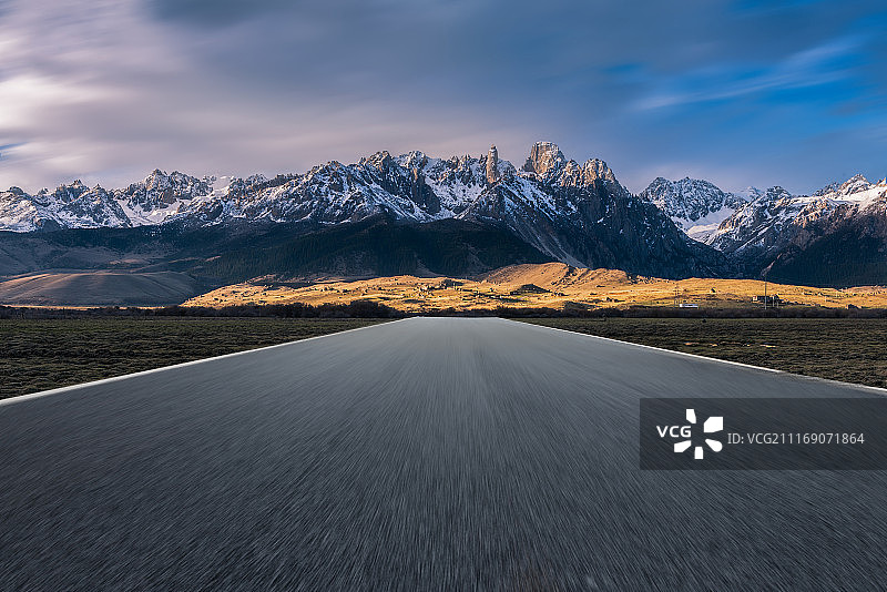 雪山道路图片素材