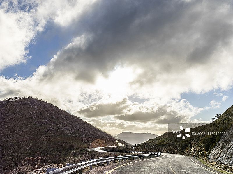 蜿蜒的山路图片素材