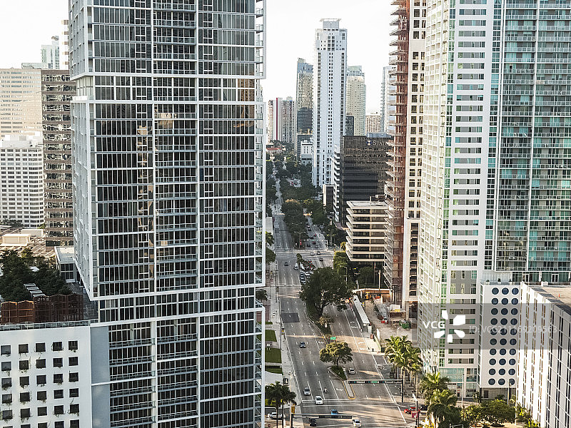 白天俯瞰摩天大楼图片素材