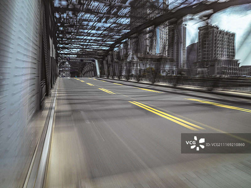 中国上海的铁桥和道路图片素材