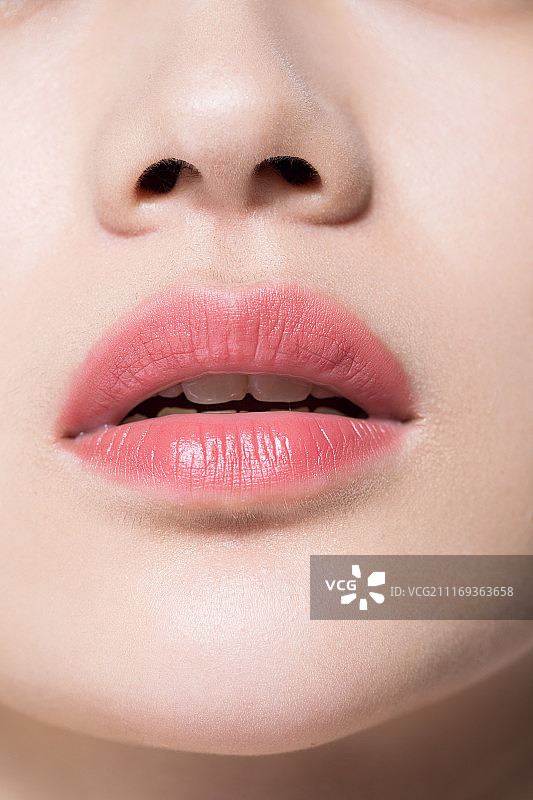 东方年轻女性嘴巴特写图片素材