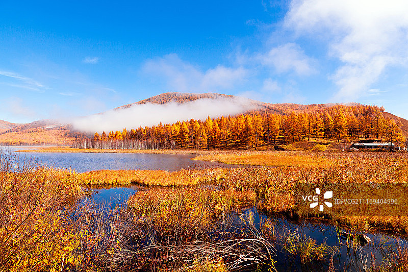 秋季阿尔山的乌苏浪子湖图片素材