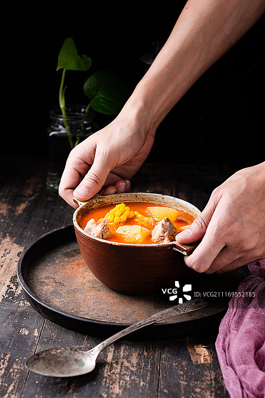 西红柿土豆炖排骨玉米汤图片素材