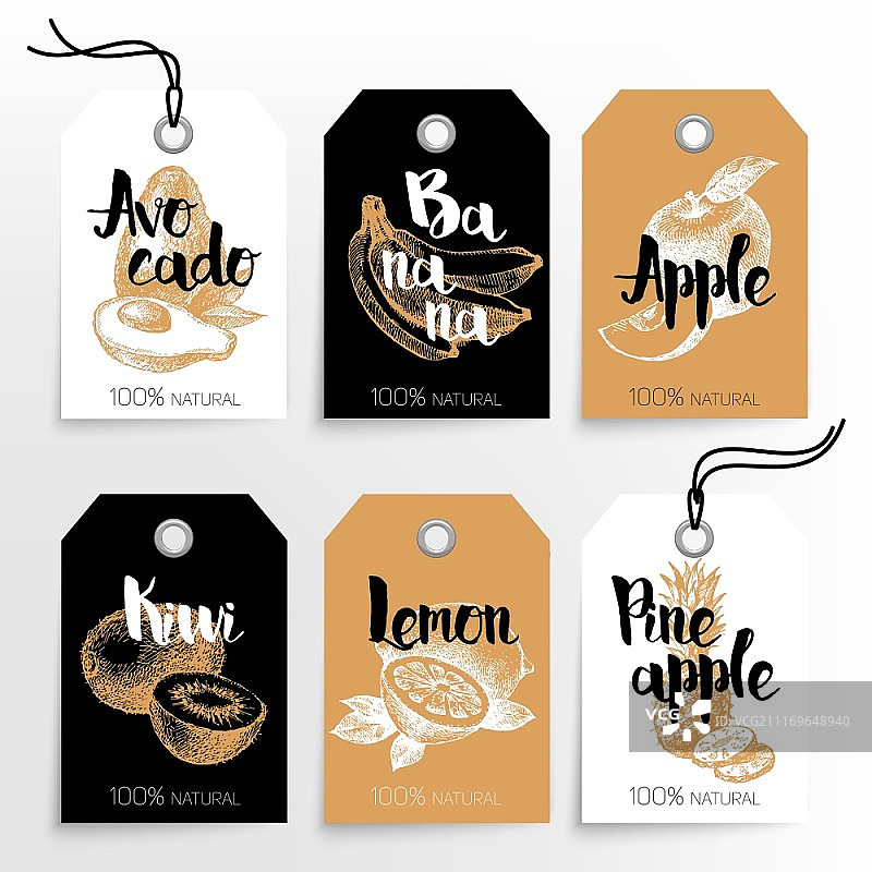 手绘水果促销标签。100%天然有机生态食品绿色产品标签集。草图复古矢量素材。金色设计图片素材