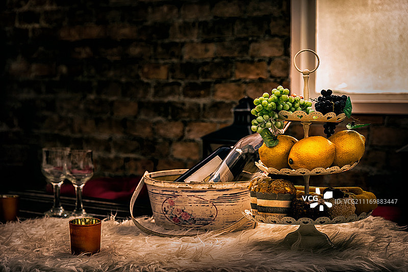 葡萄酒水果柠檬葡萄经典静物图片素材