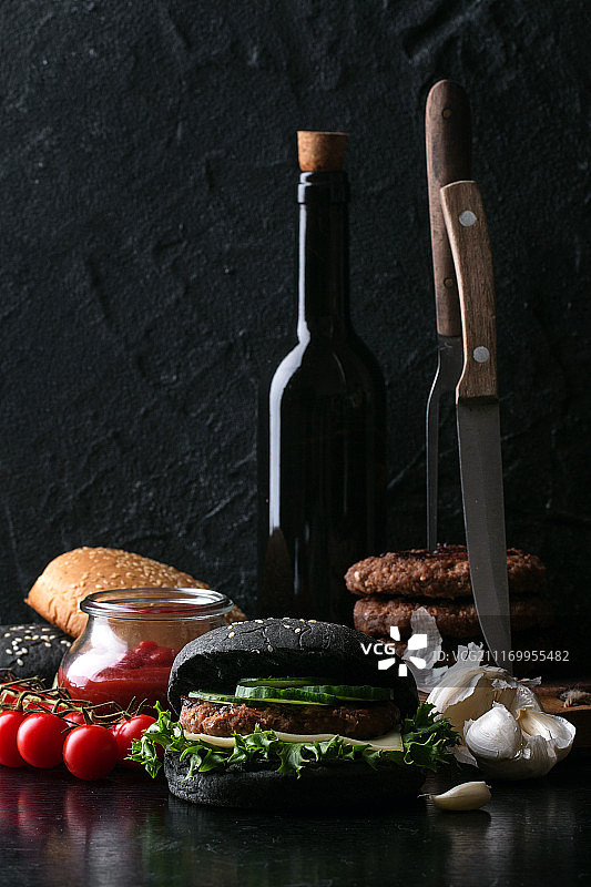 自制黑面包汉堡图片素材