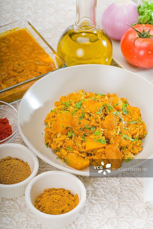 咖喱牛肉饭和土豆图片素材