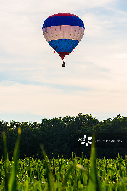 向上流动图片素材