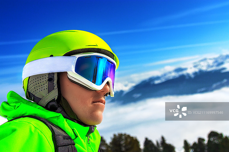 戴滑雪镜的男人肖像图片素材