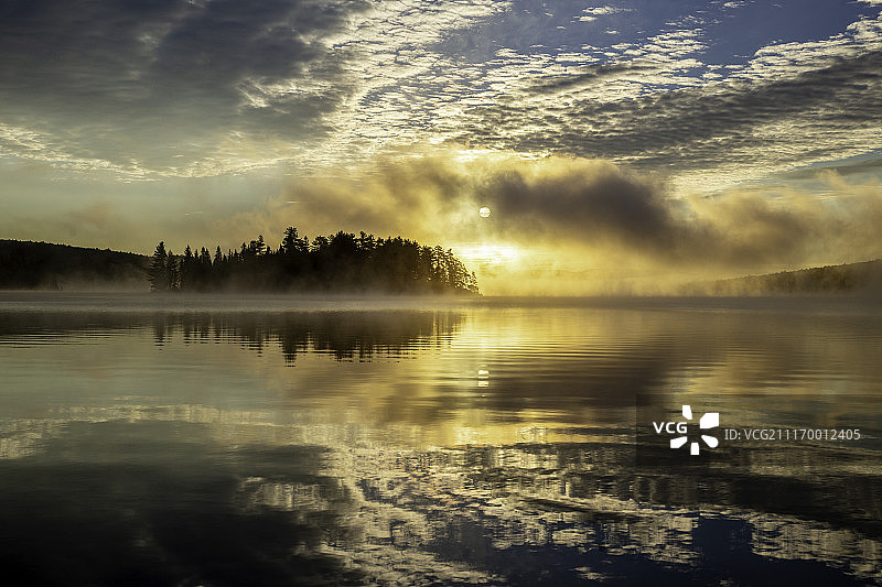 两条河湖图片素材