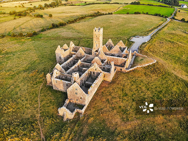 黄昏时罗斯埃里利修道院的鸟瞰图图片素材