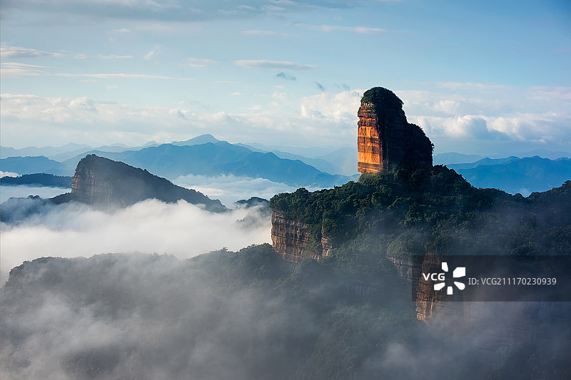 丹霞山僧帽峰图片素材