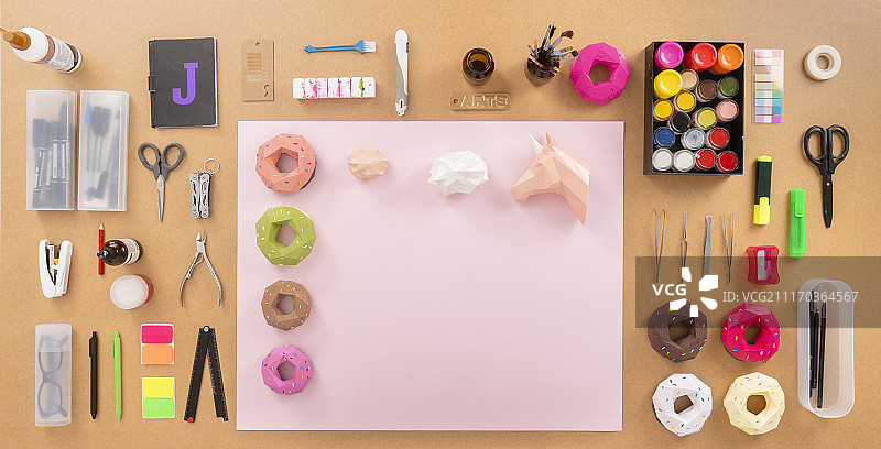 甜甜圈手工模型制作工具图片素材