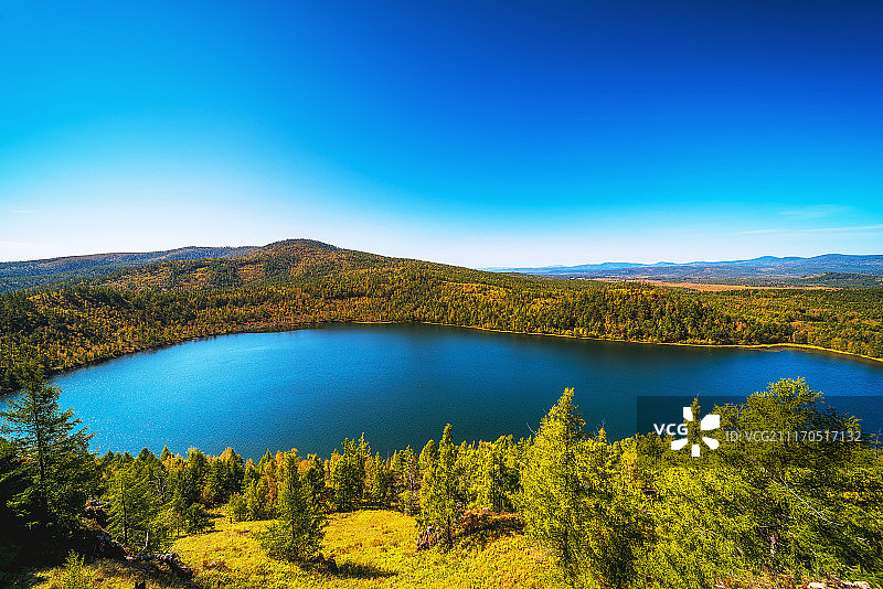 内蒙古阿尔山驼峰岭天池秋色图片素材