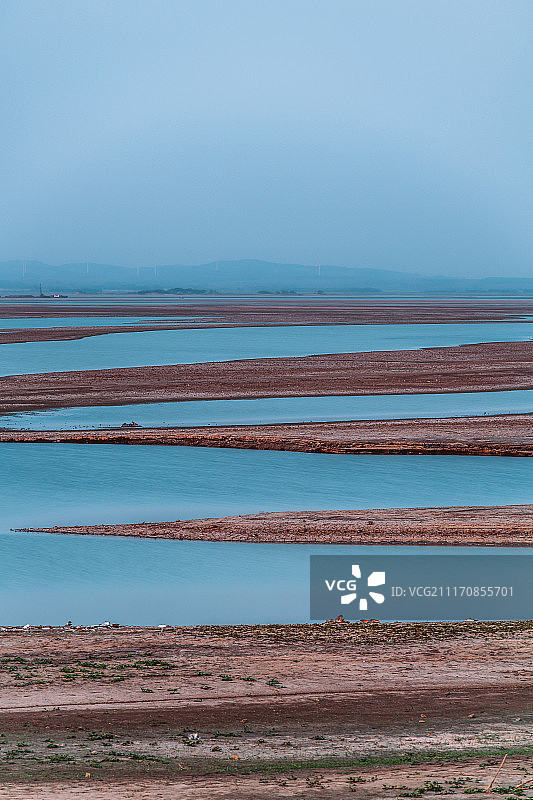 重干旱下的松花江河床图片素材