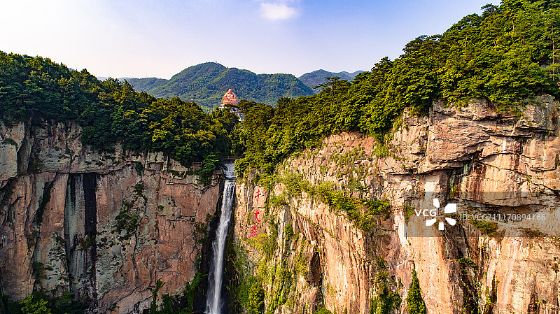 浙江宁波市奉化区溪口雪窦山景区-千丈岩图片素材