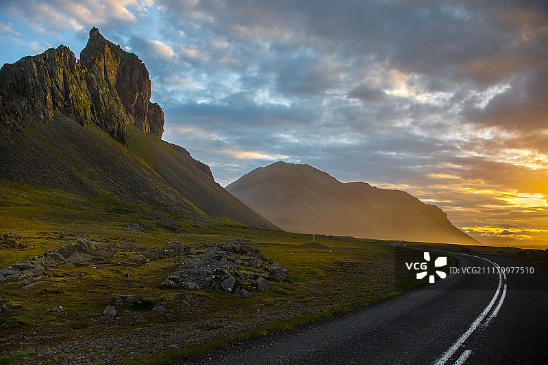 冰岛凌晨三点的日出图片素材