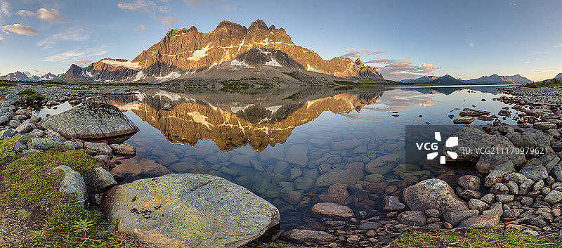 日出时的城墙图片素材