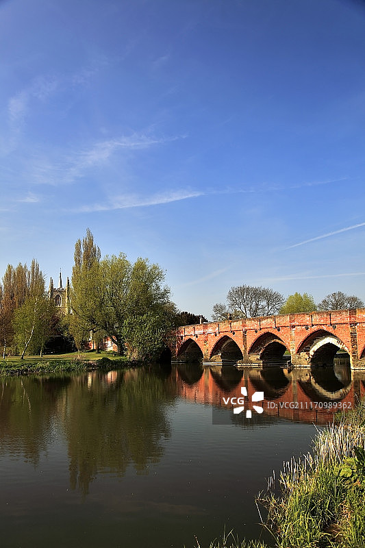 乌兹河上的船和桥，贝德福德郡巴福德村图片素材