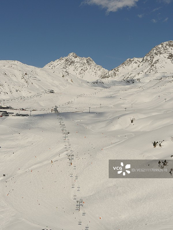 山区和滑雪缆车航拍图片素材