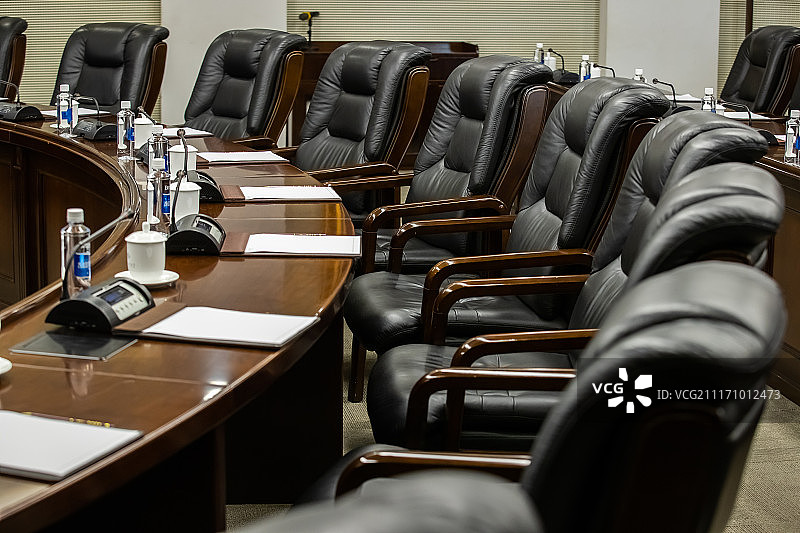 会议室内的桌椅图片素材