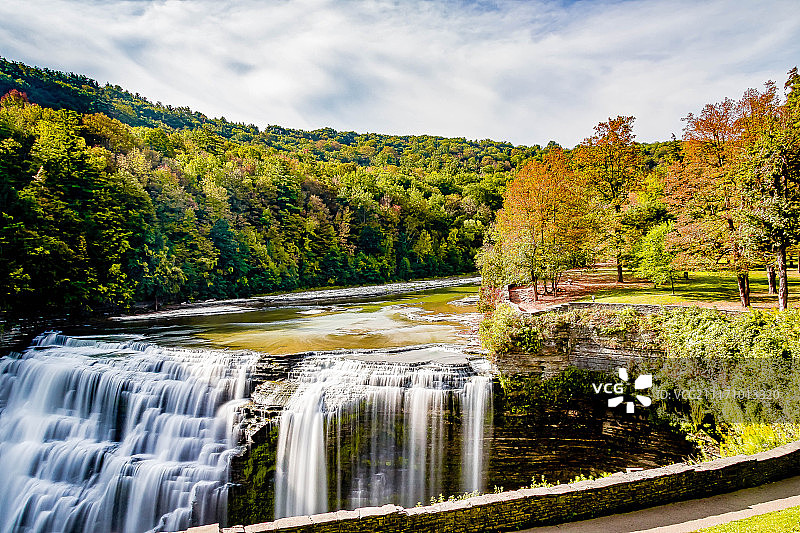 莱奇沃思州立公园的秋季中瀑布图片素材
