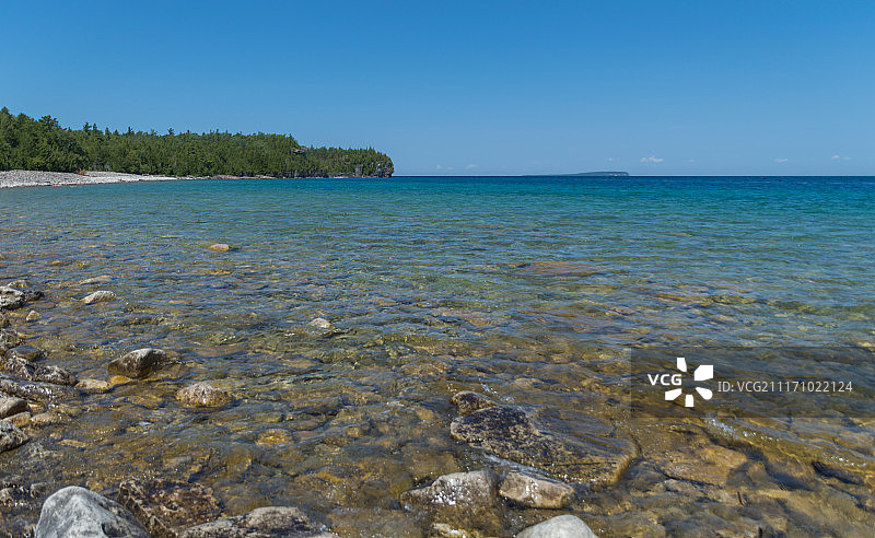 休伦湖岸边的蓝绿色湖水和石灰岩图片素材
