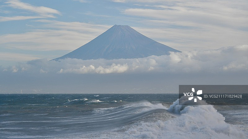 台风过后的富士山图片素材