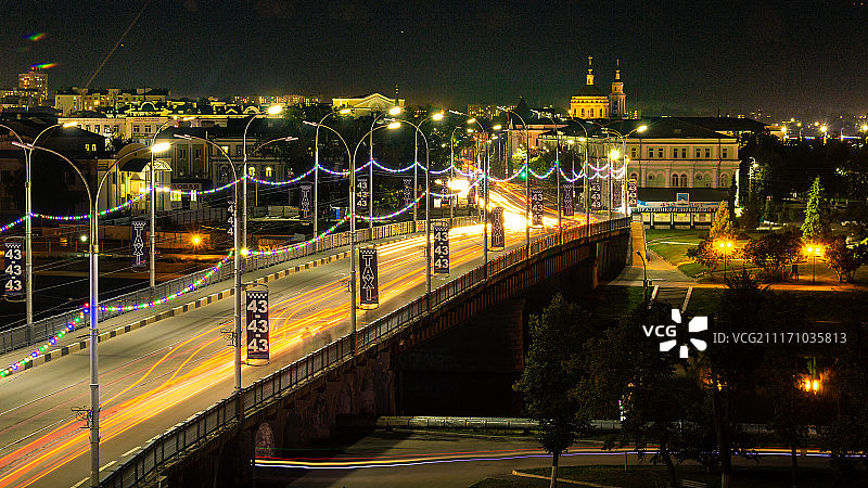 奥廖尔市夜景红色桥梁图片素材