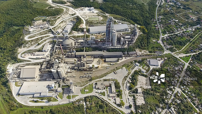 用于生产和制备建筑水泥的工厂。水泥产业。图片素材