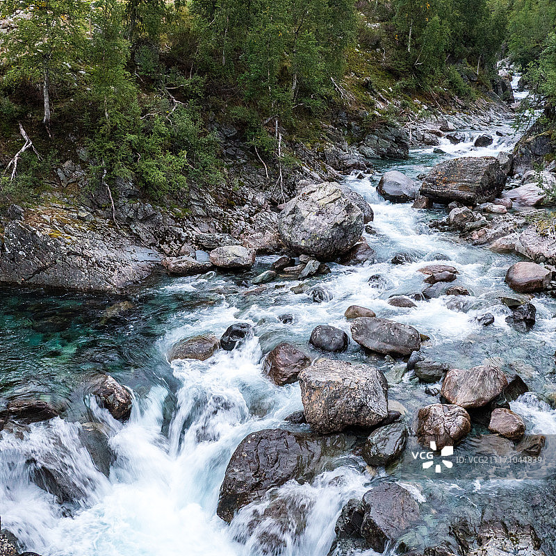 二比一的河流图片素材