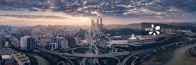 南宁琅东竹溪立交东盟商务区日出朝霞图片素材