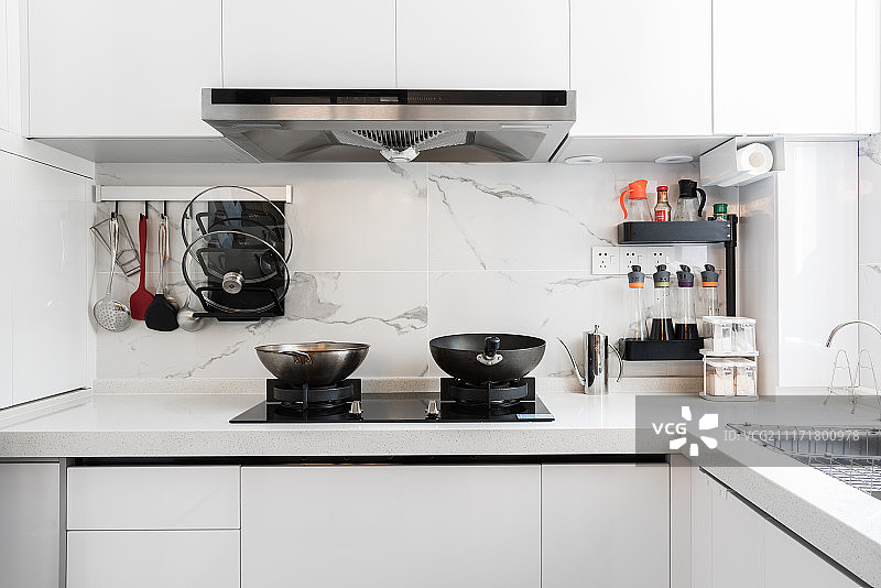 白色风格的居家厨房图片素材