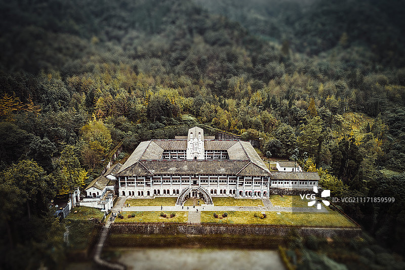 成都树林里的建筑修院图片素材