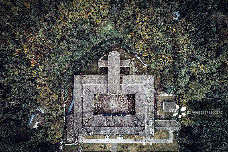 成都树林里的建筑修院图片素材