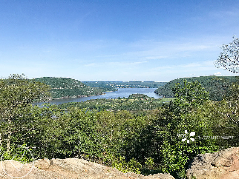 徒步穿越熊山图片素材
